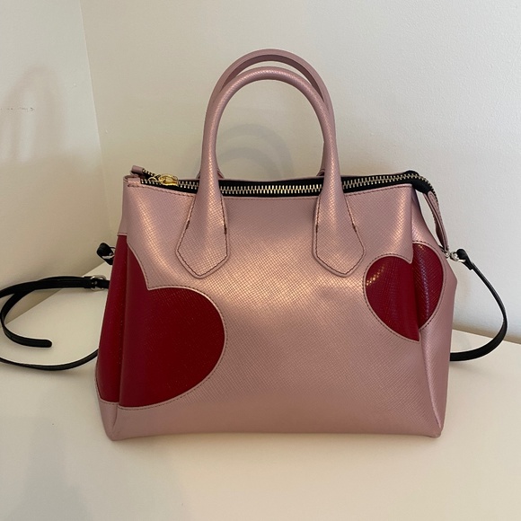 GUM Design pink handbag with red hearts and crossbody strap - Picture 1 of 6